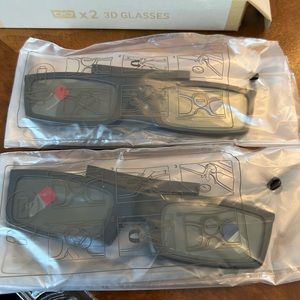 Samsung 3D glasses. Two pairs.